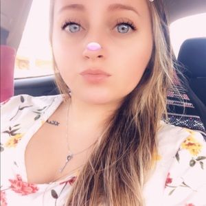 Meet your Posher, Kayla